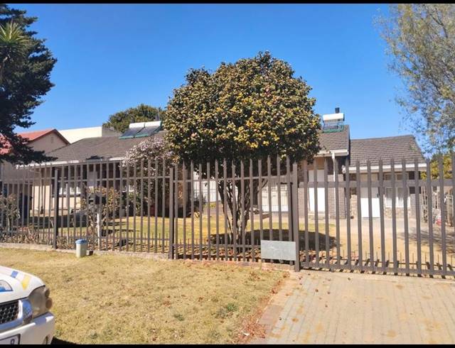 BUSINESS FOR SALE IN KEMPTON PARK